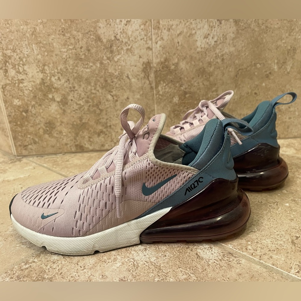 Women’s Nike 270 size 8